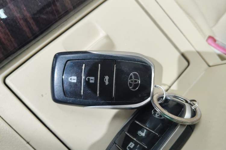 Used Toyota Camry 2015 Dual-Engine 2.5 HG Luxury Navigation Edition Interior 1