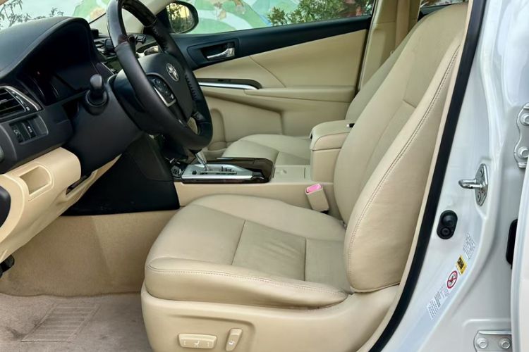 Used Toyota Camry 2015 2.0G Premier Edition Interior 1