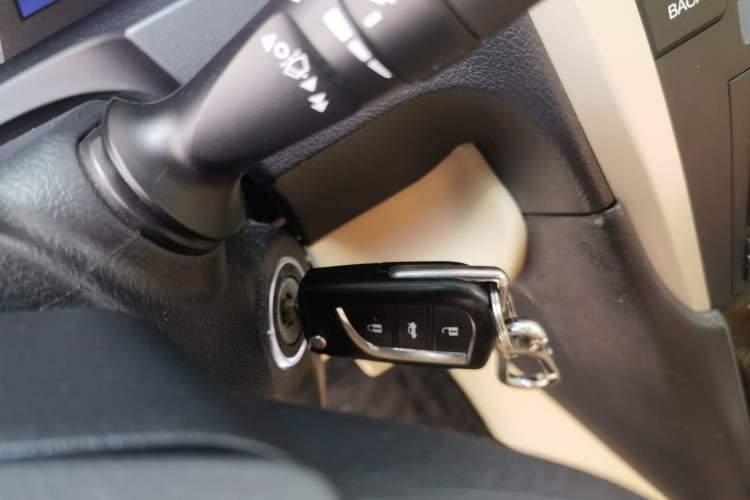 Used Toyota Camry 2015 2.0G Premier Edition Interior 1