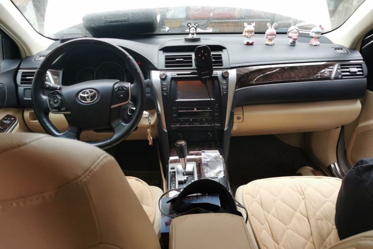 Used Toyota Camry 2015 2.0G Luxury Edition Interior 2