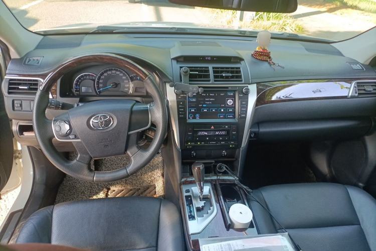 Used Toyota Camry 2015 2.0G Premier Edition Interior 2