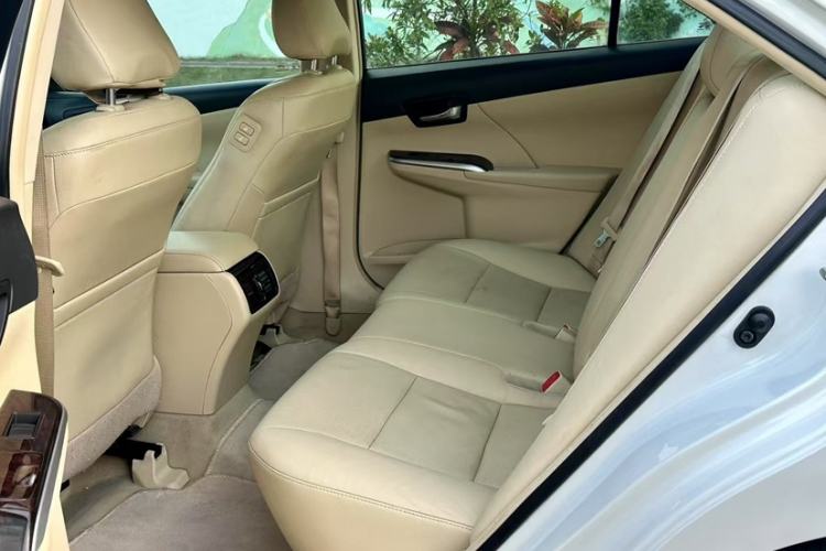 Used Toyota Camry 2015 2.0G Premier Edition Interior 2