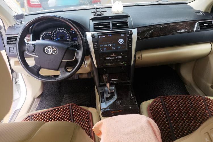 Used Toyota Camry 2015 2.0G Premier Edition Interior 2