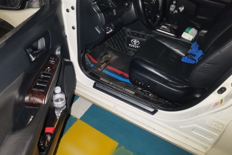 Used Toyota Camry 2015 2.0G Premier Edition Interior 3