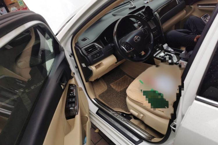 Used Toyota Camry 2015 2.0G Luxury Edition Interior 3