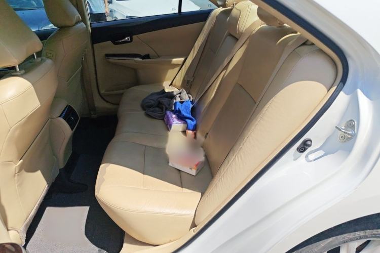 Used Toyota Camry 2015 2.0G Premier Edition Interior 4