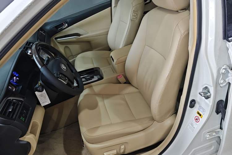 Used Toyota Camry 2015 Dual-Engine 2.5 HG Luxury Navigation Edition Left Front Seat