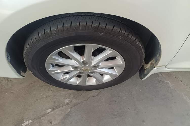 Used Toyota Camry 2015 2.0E Elite Edition Left Front Wheel Hub