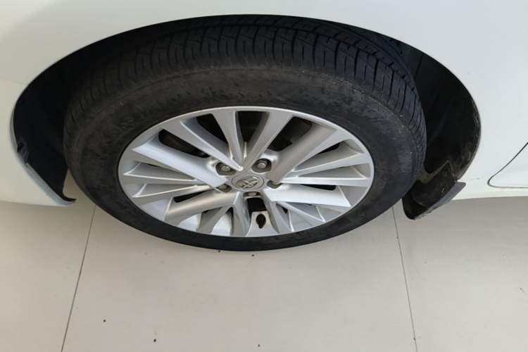 Used Toyota Camry 2015 2.5G Luxury Navigation Edition Left Front Wheel Hub