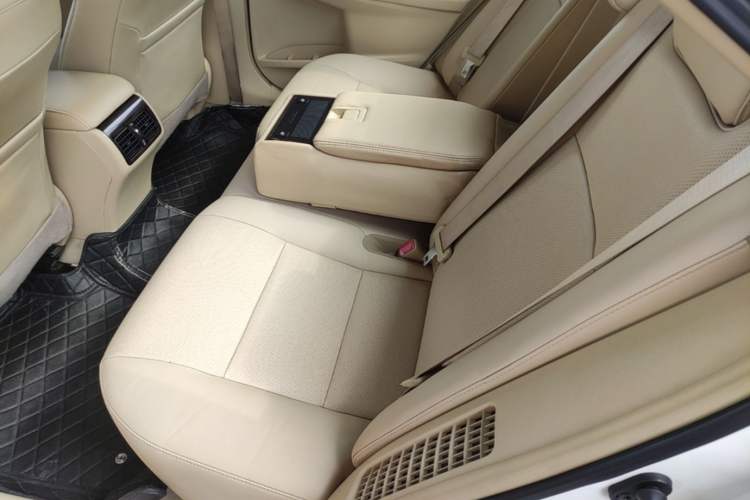 Used Toyota Camry 2015 Dual-Engine 2.5 HG Luxury Navigation Edition Left Rear Seat