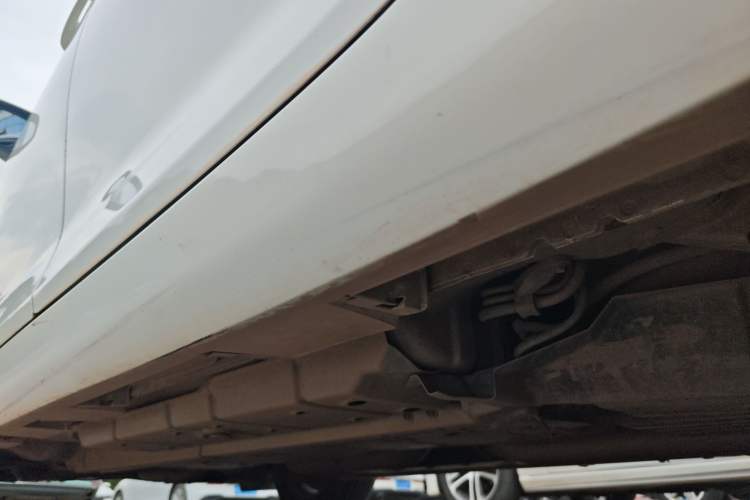 Used Toyota Camry 2015 2.0G Premier Edition Left Side Sill