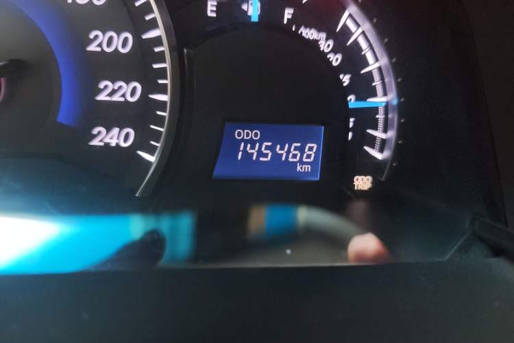 Used Toyota Camry 2015 2.0G Premier Edition Odometer Close Up