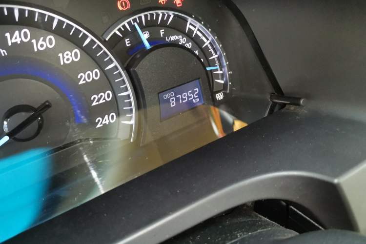 Used Toyota Camry 2015 2.0G Premier Edition Odometer Close Up