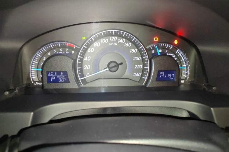 Used Toyota Camry 2015 2.0G Premier Edition Odometer Close Up