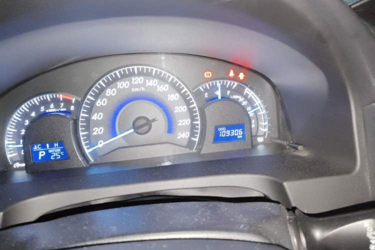 Used Toyota Camry 2015 2.0G Premier Edition Odometer Close Up