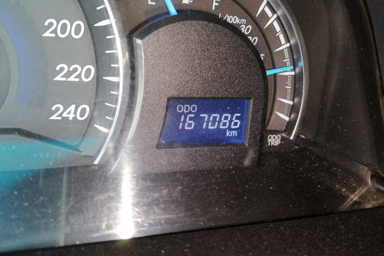 Used Toyota Camry 2015 2.0E Elite Edition Odometer Close Up