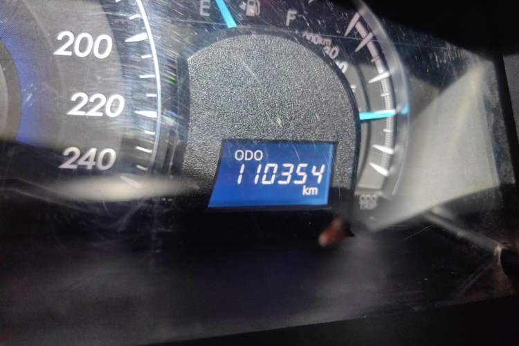 Used Toyota Camry 2015 2.0E Elite Edition Odometer Close Up