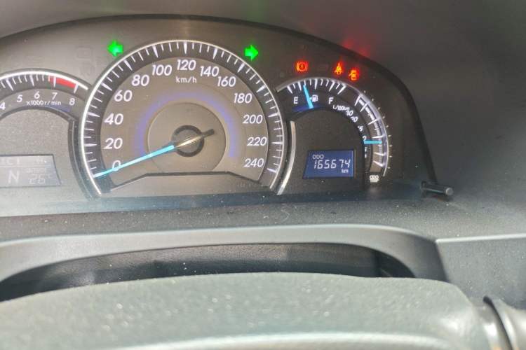 Used Toyota Camry 2015 2.0G Premier Edition Odometer Close Up