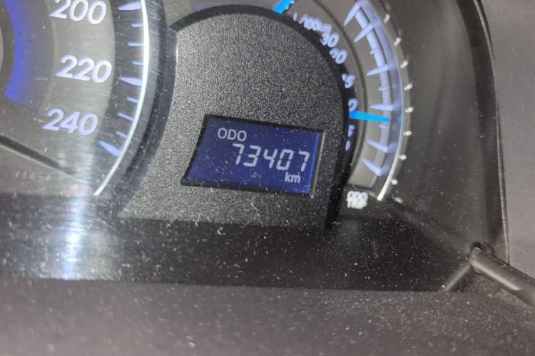 Used Toyota Camry 2015 2.0G Premier Edition Odometer Close Up