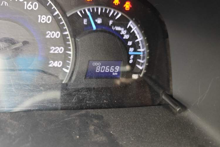 Used Toyota Camry 2015 2.0G Premier Edition Odometer Close Up