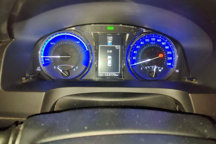 Used Toyota Camry 2015 Dual-Engine 2.5 HG Luxury Navigation Edition Odometer Close Up
