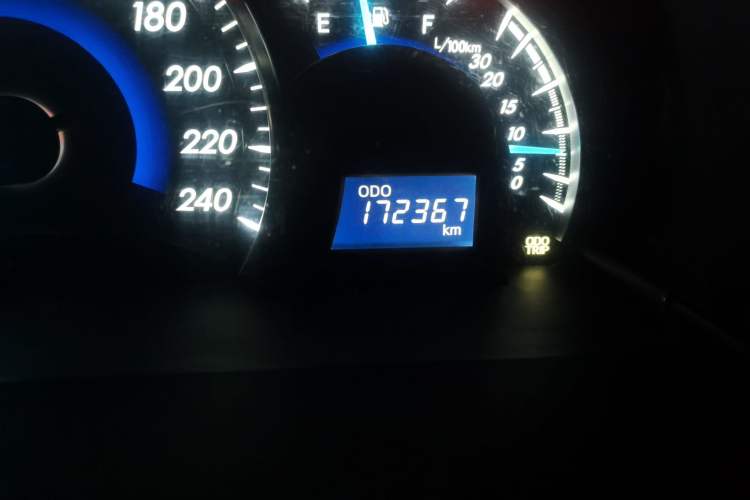 Used Toyota Camry 2015 2.0G Premier Edition Odometer Close Up