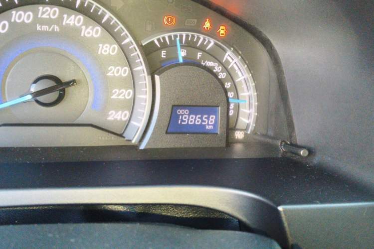Used Toyota Camry 2015 2.0G Premier Edition Odometer Close Up