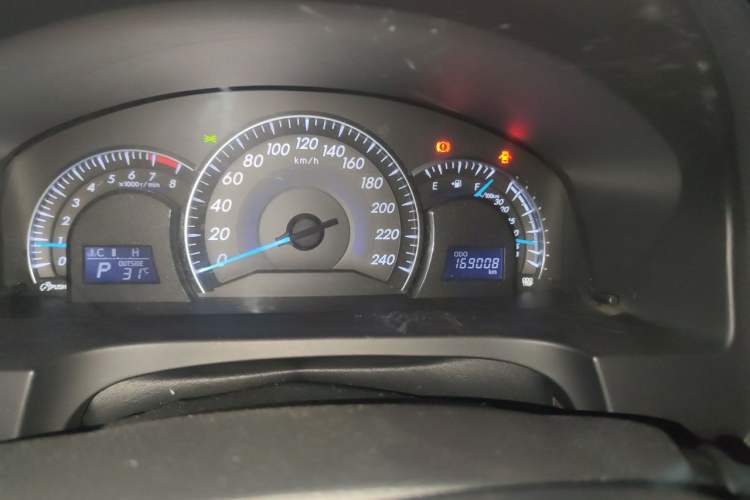 Used Toyota Camry 2015 2.0G Premier Edition Odometer Close Up