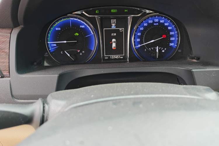 Used Toyota Camry 2015 Dual-Engine 2.5 HG Luxury Navigation Edition Odometer Close Up