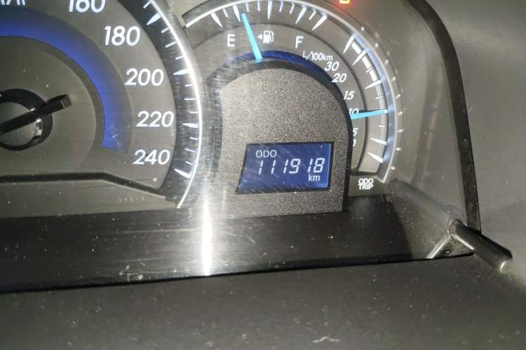Used Toyota Camry 2015 2.0G Premier Edition Odometer Close Up