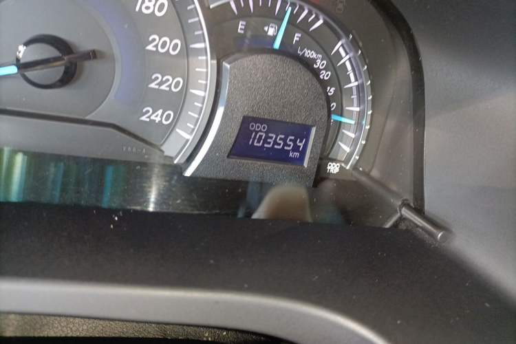Used Toyota Camry 2015 2.0G Premier Edition Odometer Close Up