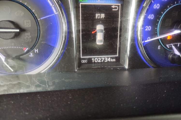 Used Toyota Camry 2015 Dual-Engine 2.5 HG Luxury Navigation Edition Odometer Close Up