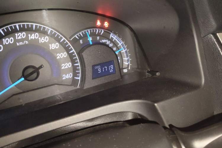 Used Toyota Camry 2015 2.0G Premier Edition Odometer Close Up