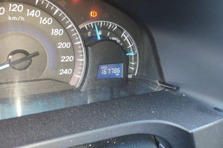 Used Toyota Camry 2015 2.0E Elite Edition Odometer Close Up