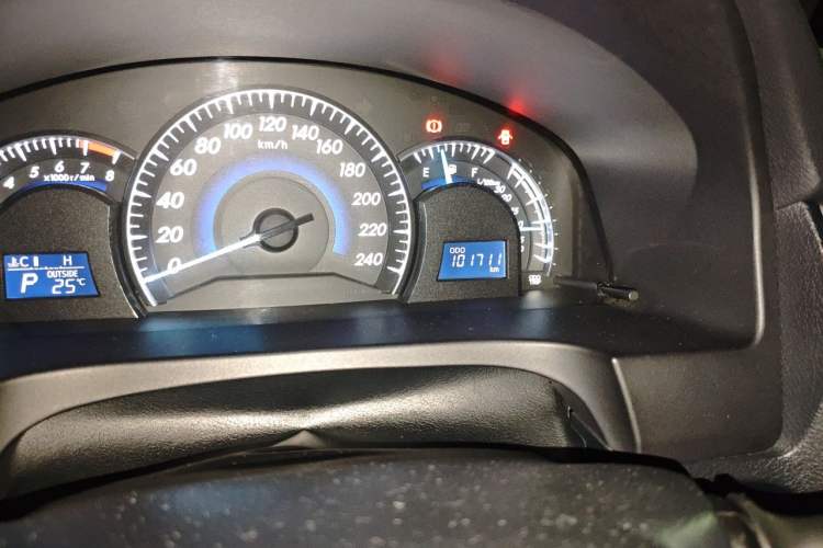Used Toyota Camry 2015 2.0G Premier Edition Odometer Close Up