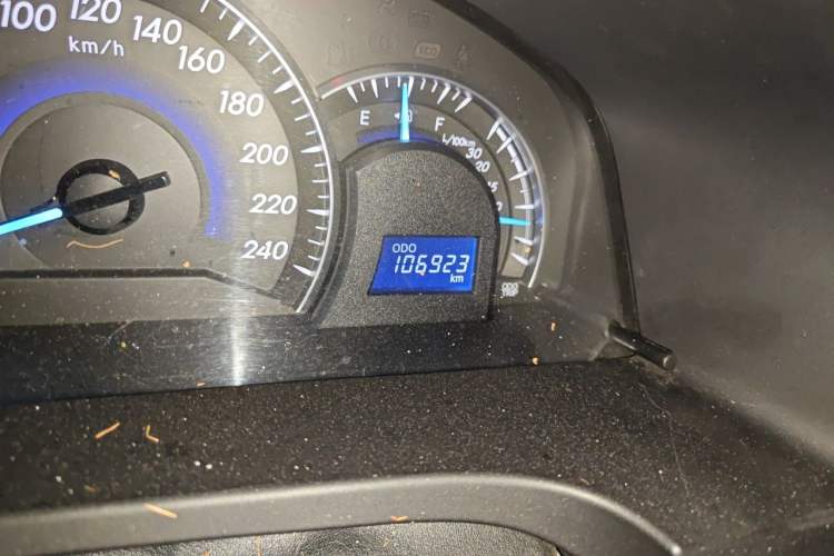 Used Toyota Camry 2015 2.0E Elite Edition Odometer Close Up