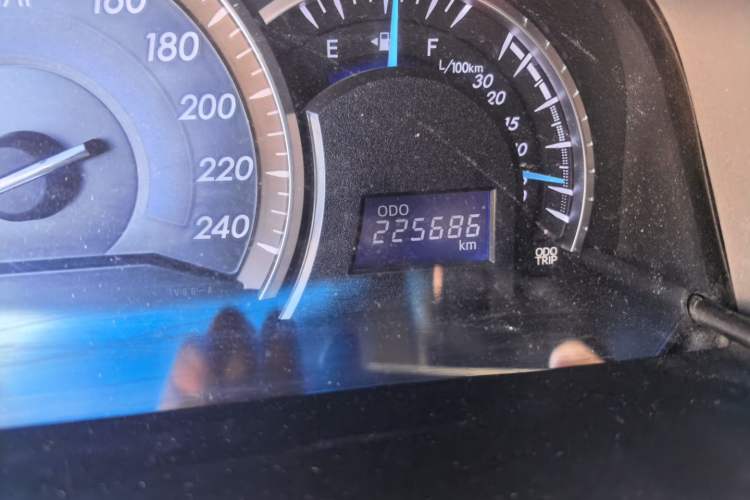 Used Toyota Camry 2015 2.0G Premier Edition Odometer Close Up