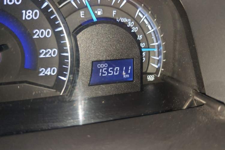 Used Toyota Camry 2015 2.0G Premier Edition Odometer Close Up