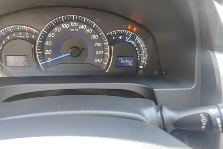 Used Toyota Camry 2015 2.0G Premier Edition Odometer Close Up