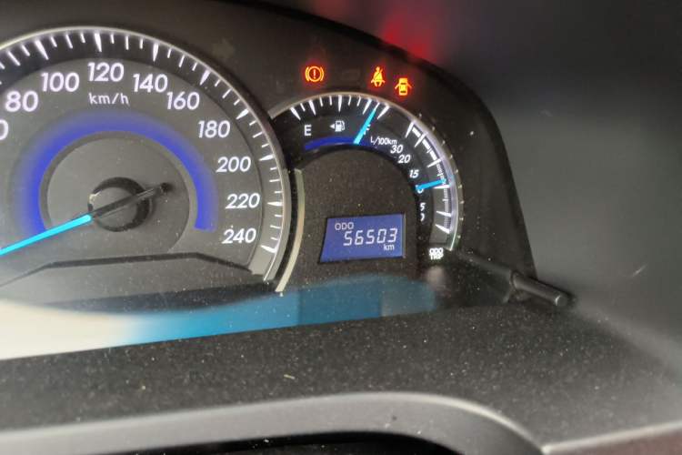 Used Toyota Camry 2015 2.0G Premier Edition Odometer Close Up