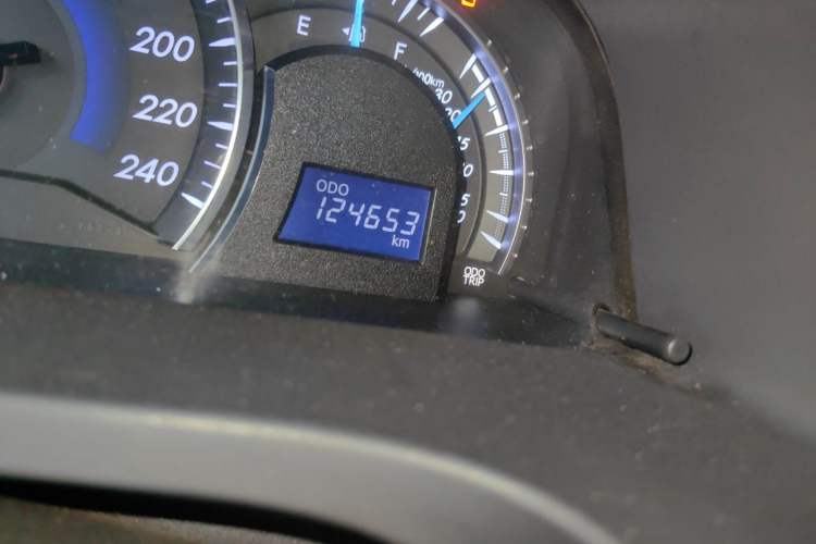 Used Toyota Camry 2015 2.0G Premier Edition Odometer Close Up