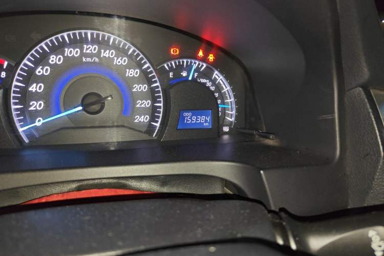 Used Toyota Camry 2015 2.0G Premier Edition Odometer Close Up