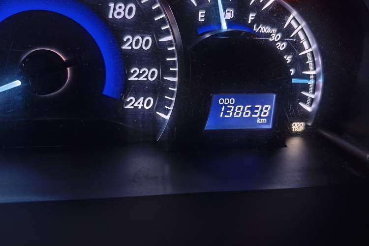 Used Toyota Camry 2015 2.0G Premier Edition Odometer Close Up