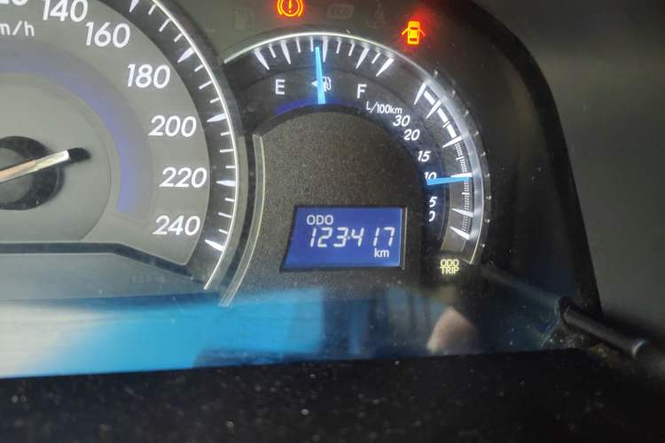 Used Toyota Camry 2015 2.0G Premier Edition Odometer Close Up