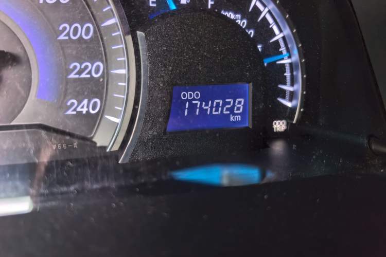 Used Toyota Camry 2015 2.0G Premier Edition Odometer Close Up