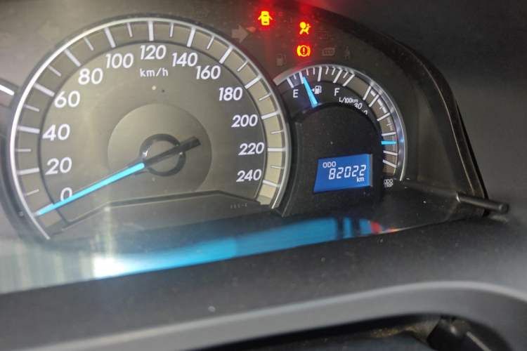 Used Toyota Camry 2015 Junrui 2.0S Activa Edition Odometer Close Up