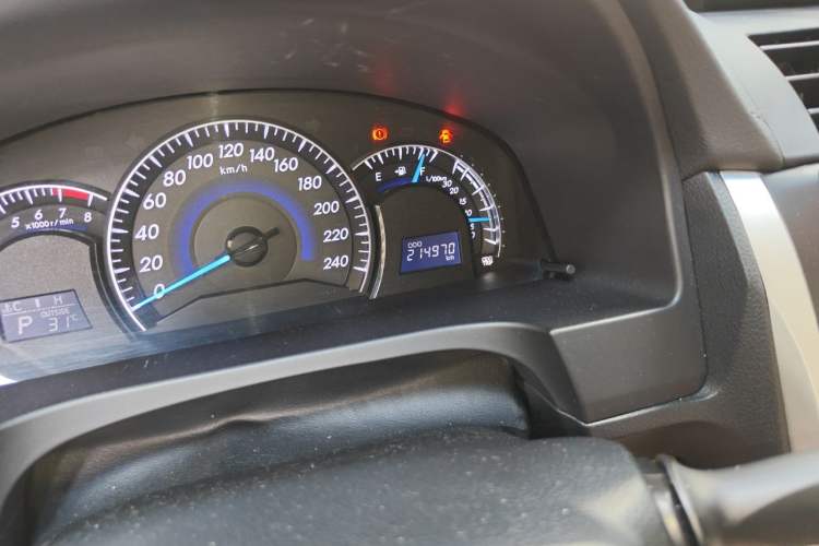 Used Toyota Camry 2015 2.0G Premier Edition Odometer Close Up