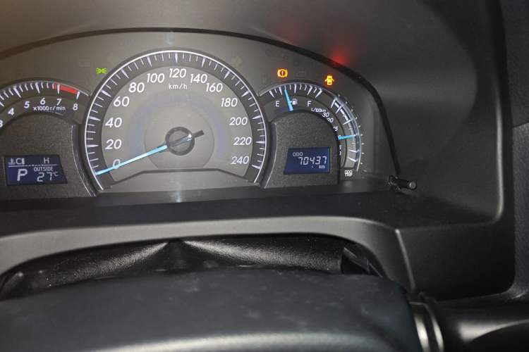 Used Toyota Camry 2015 2.0G Premier Edition Odometer Close Up