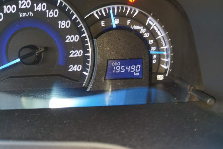Used Toyota Camry 2015 2.0G Premier Edition Odometer Close Up