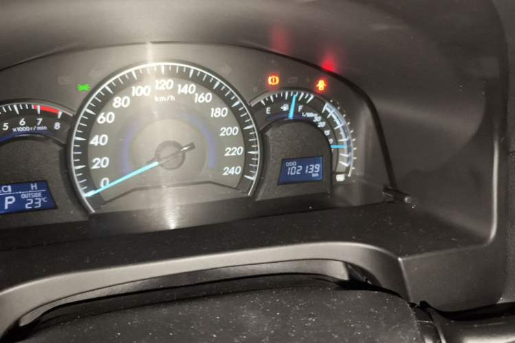 Used Toyota Camry 2015 2.0G Premier Edition Odometer Close Up